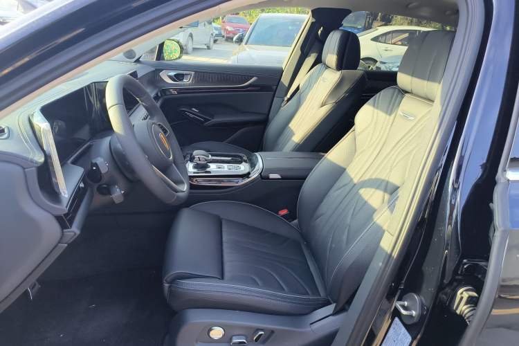 Used Hongqi H9 2025 2.0T Two-Wheel Drive Flagship Luxury Business Edition 5 Seats Left Front Seat