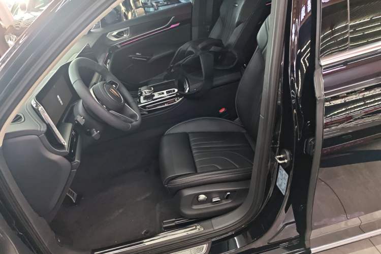 Used Hongqi H9 2025 Model Facelifted 2.0T Two-Wheel Drive Flag-Style Luxury Business Edition, 5 Seats Left Front Seat