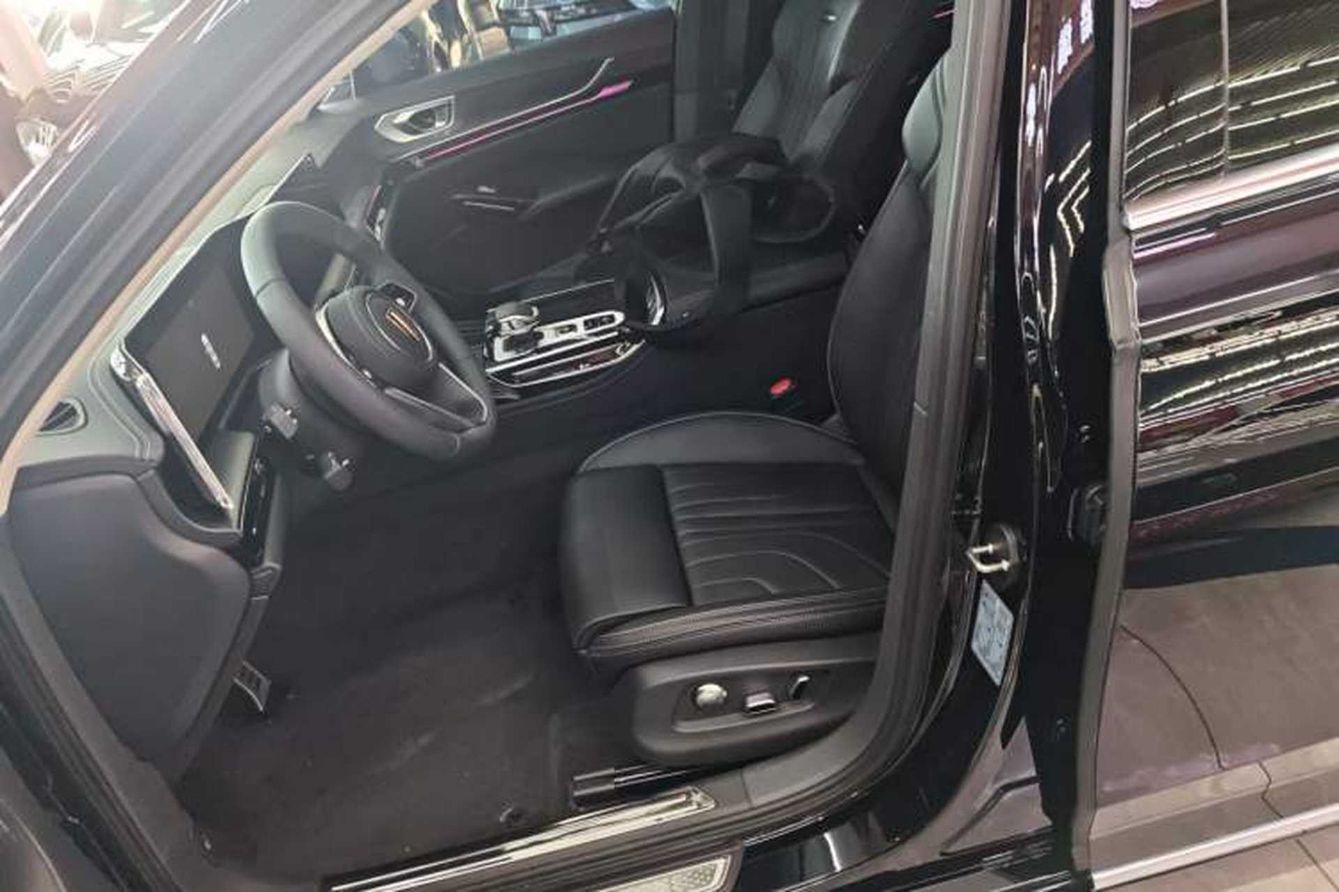 Used Hongqi H9 2025 Model Facelifted 2.0T Two-Wheel Drive Flag-Style Luxury Business Edition, 5 Seats Left Front Seat