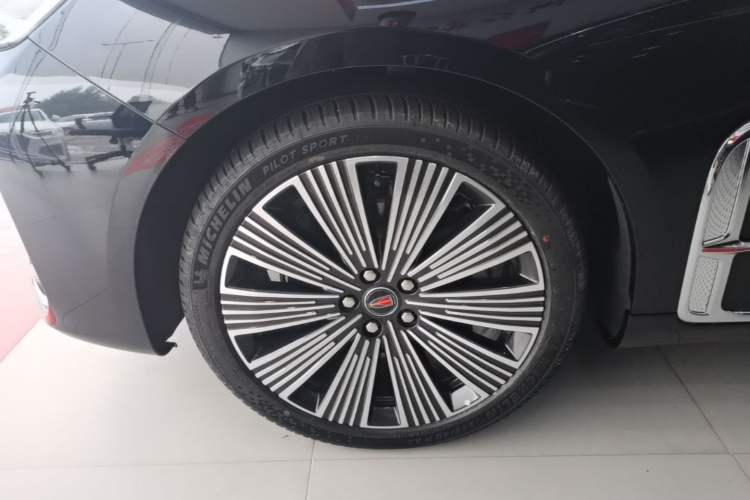 Used Hongqi H9 2025 Model Facelifted 2.0T Two-Wheel Drive Flag-Style Luxury Business Edition, 5 Seats Left Front Wheel Hub