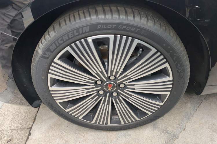 Used Hongqi H9 2025 2.0T Two-Wheel Drive Flagship Luxury Business Edition 5 Seats Left Front Wheel Hub