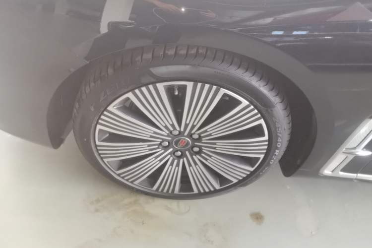 Used Hongqi H9 2025 2.0T Two-Wheel Drive Flagship Luxury Business Edition 5 Seats Left Front Wheel Hub