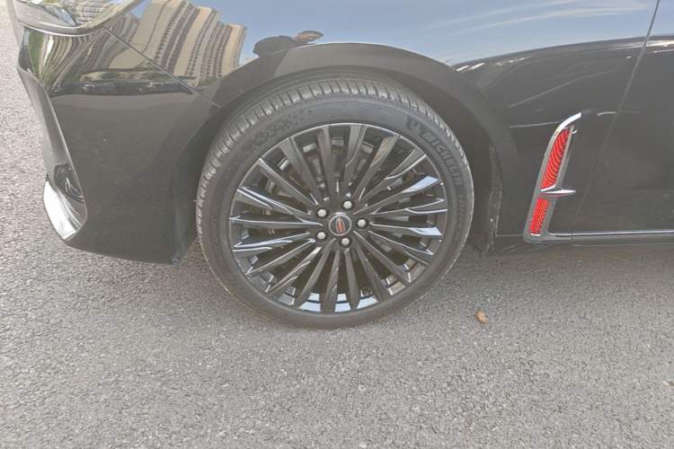 Used Hongqi H9 2025 Model Facelifted 2.0T Two-Wheel Drive Flag-Style Private Enjoyment Fashion Edition, 5 Seats Left Front Wheel Hub