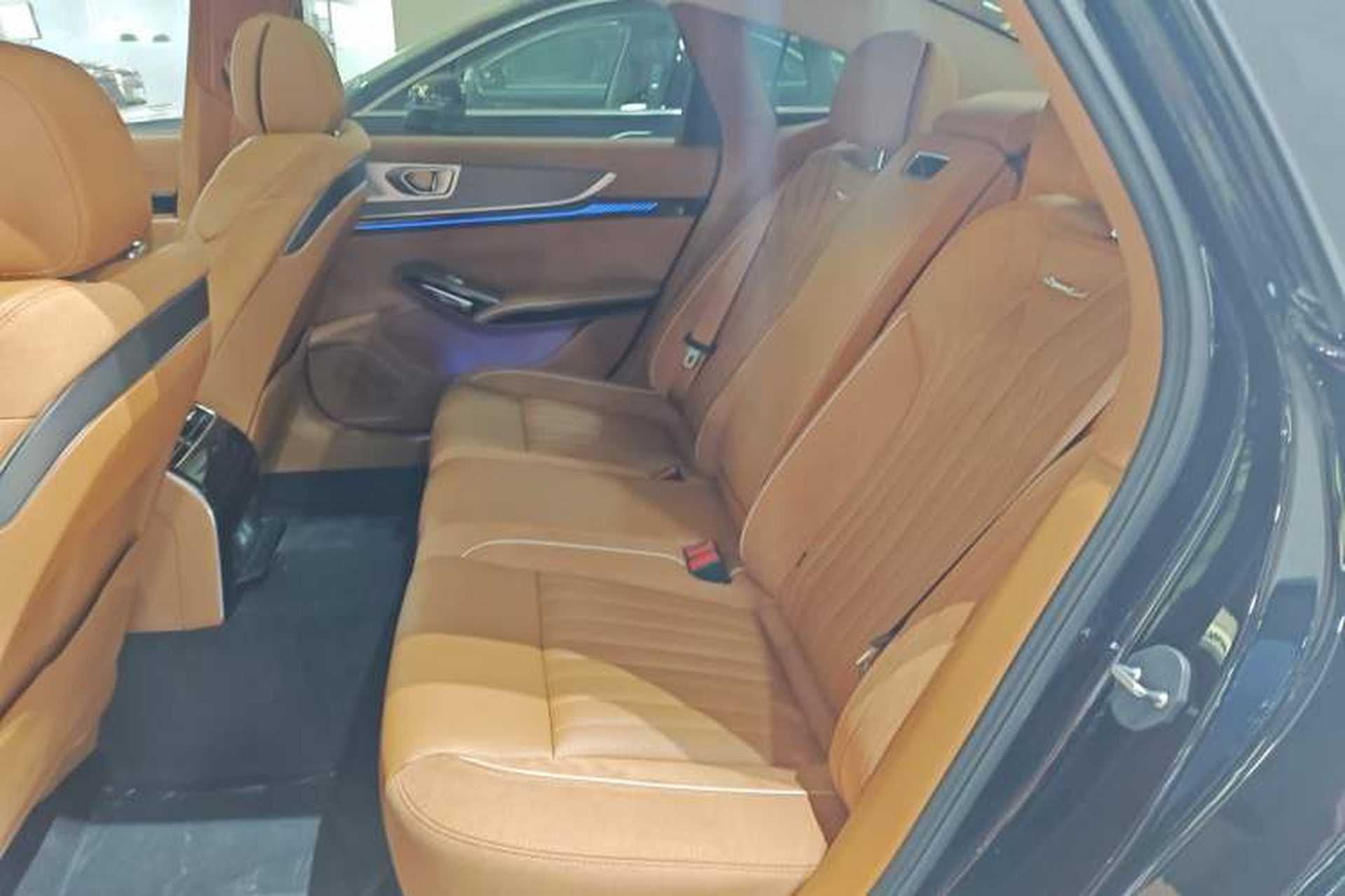 Used Hongqi H9 2025 Model Facelifted 2.0T Two-Wheel Drive Flag-Style Private Enjoyment Fashion Edition, 5 Seats Left Rear Seat