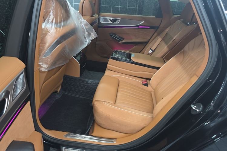 Used Hongqi H9 2025 2.0T Two-Wheel Drive Flagship Private Enjoyment Fashion Edition 5 Seats Left Rear Seat