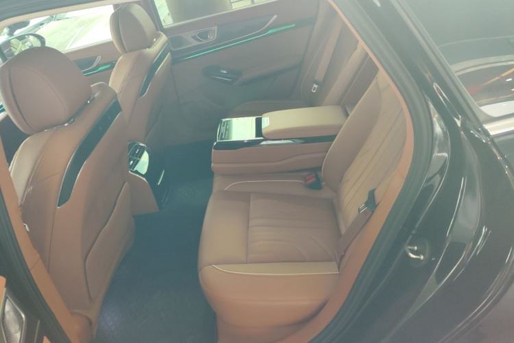 Used Hongqi H9 2025 Model Facelifted 2.0T Two-Wheel Drive Flag-Style Luxury Business Edition, 5 Seats Left Rear Seat
