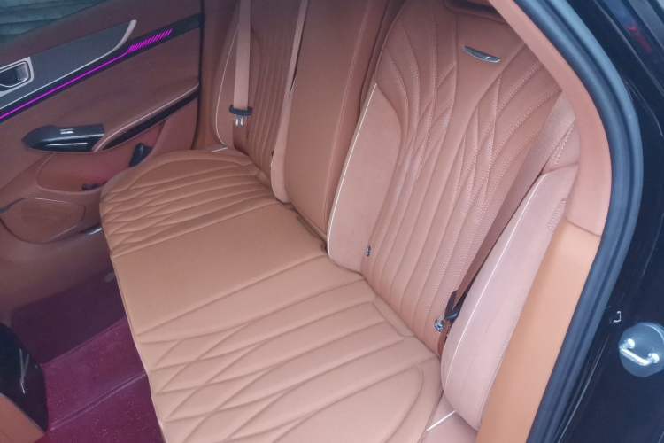 Used Hongqi H9 2025 Model Facelifted 2.0T Two-Wheel Drive Flag-Style Private Enjoyment Fashion Edition, 5 Seats Left Rear Seat