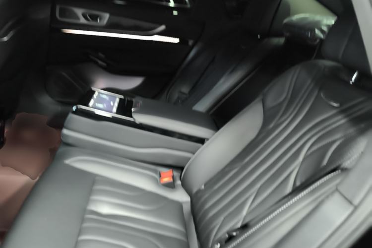Used Hongqi H9 2025 Model Facelifted 2.0T Two-Wheel Drive Flag-Style Luxury Business Edition, 5 Seats Left Rear Seat