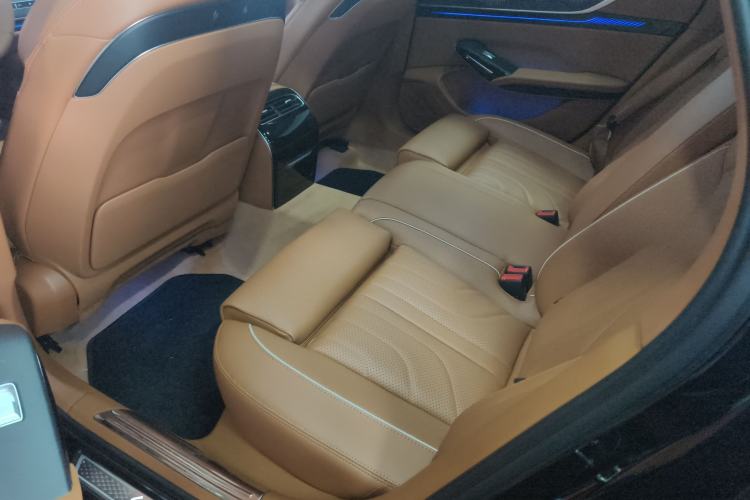 Used Hongqi H9 2025 Model Facelifted 2.0T Two-Wheel Drive Flag-Style Luxury Business Edition, 5 Seats Left Rear Seat
