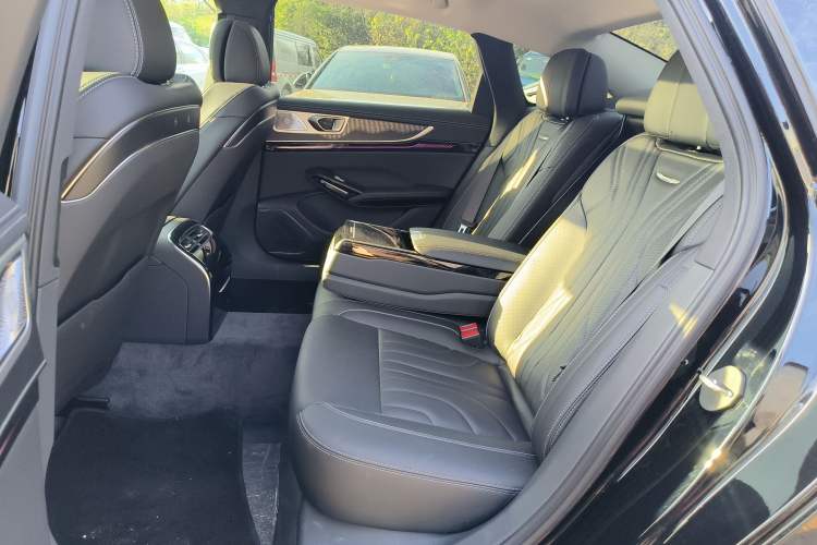 Used Hongqi H9 2025 2.0T Two-Wheel Drive Flagship Luxury Business Edition 5 Seats Left Rear Seat