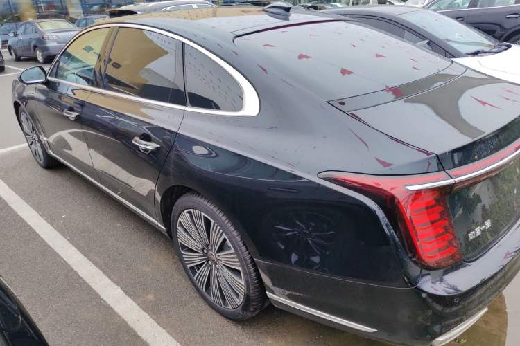 Used Hongqi H9 2025 2.0T Two-Wheel Drive Flagship Luxury Business Edition 5 Seats Left Side