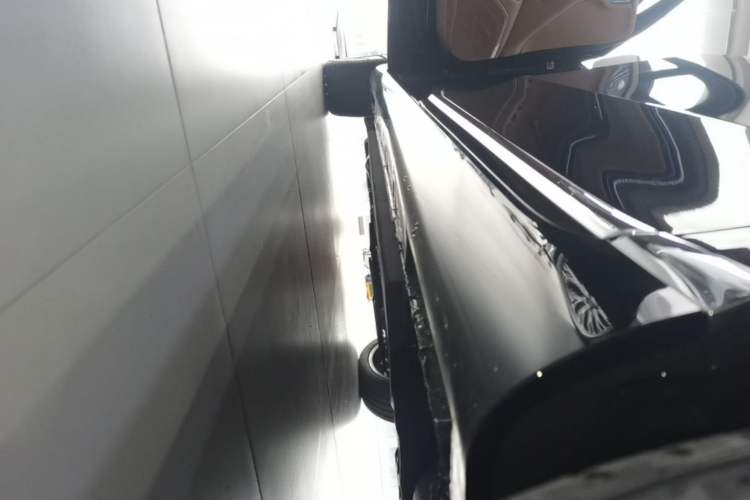 Used Hongqi H9 2025 Model Facelifted 2.0T Two-Wheel Drive Flag-Style Luxury Business Edition, 5 Seats Left Side Sill