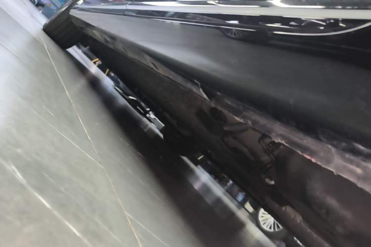 Used Hongqi H9 2025 Model Facelifted 2.0T Two-Wheel Drive Flag-Style Luxury Business Edition, 5 Seats Left Side Sill