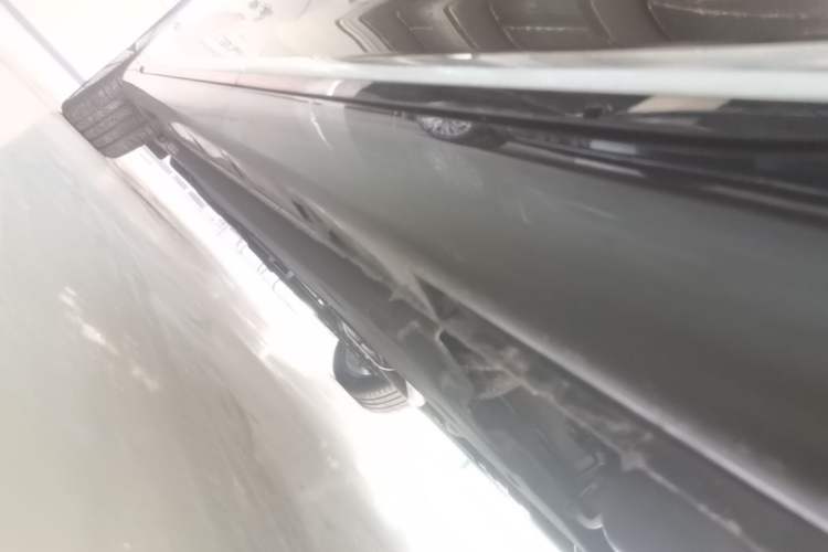Used Hongqi H9 2025 2.0T Two-Wheel Drive Flagship Luxury Business Edition 5 Seats Left Side Sill