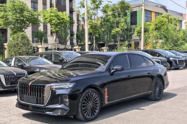 Używany Hongqi H9 2025 Model Facelifted 2.0T Two-Wheel Drive Flag-Style Private Enjoyment Fashion Edition, 5 Seats
