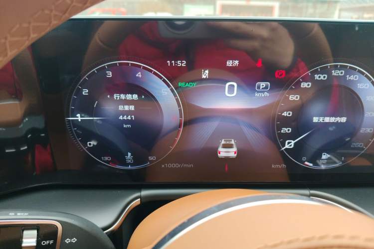 Used Hongqi H9 2025 Model Facelifted 2.0T Two-Wheel Drive Flag-Style Luxury Business Edition, 5 Seats Odometer Close Up
