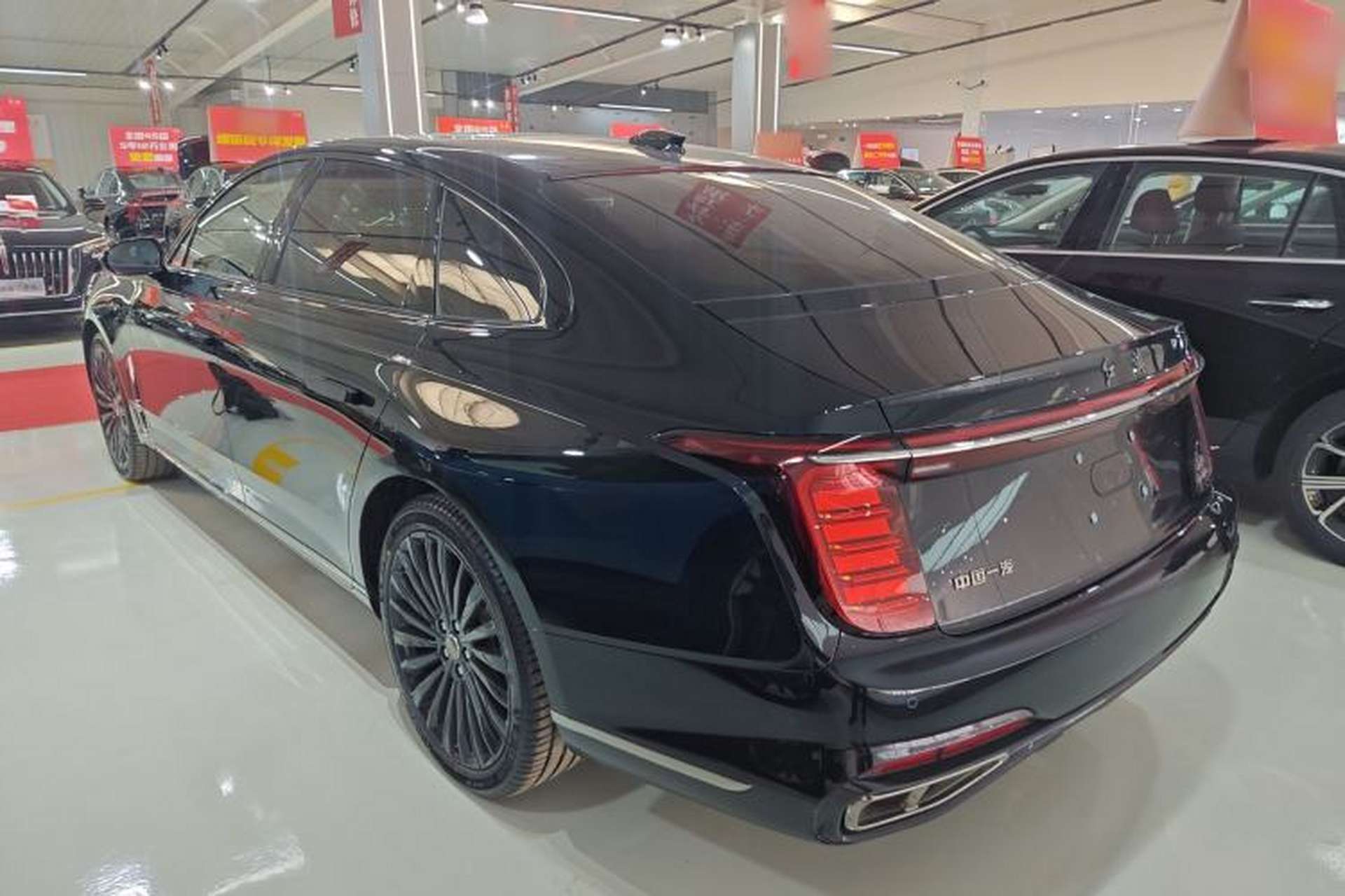 Used Hongqi H9 2025 Model Facelifted 2.0T Two-Wheel Drive Flag-Style Private Enjoyment Fashion Edition, 5 Seats Rear Left 45 Deg