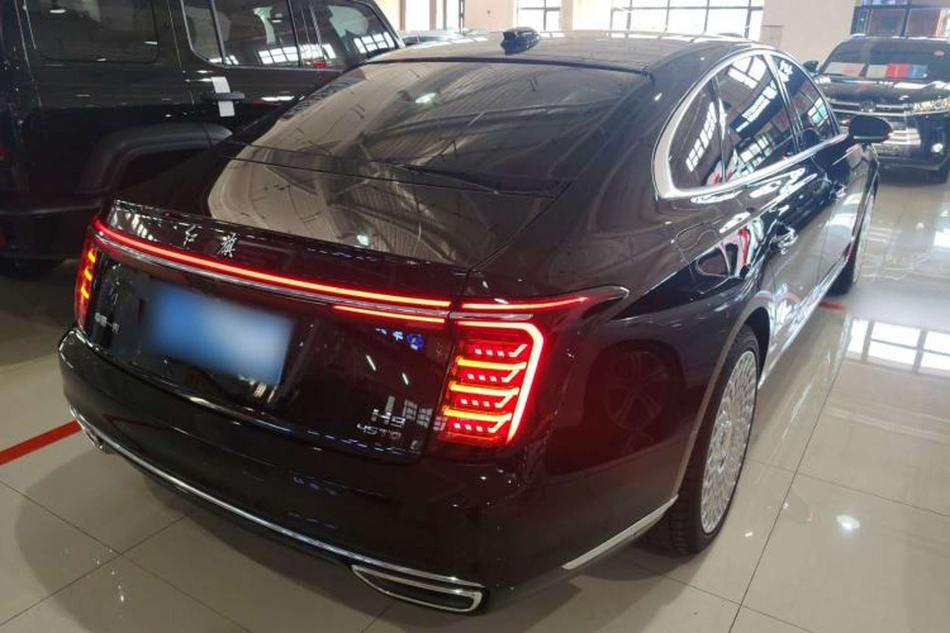 Used Hongqi H9 2025 Model Facelifted 2.0T Two-Wheel Drive Flag-Style Luxury Business Edition, 5 Seats Rear Right 45 Deg
