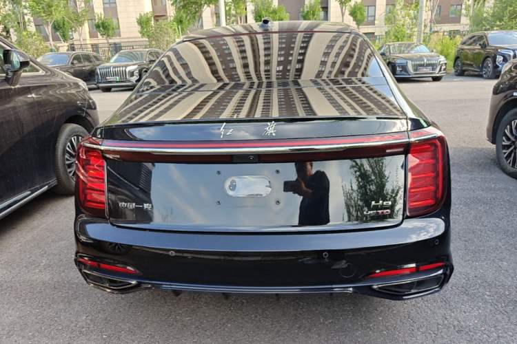 Used Hongqi H9 2025 Model Facelifted 2.0T Two-Wheel Drive Flag-Style Private Enjoyment Fashion Edition, 5 Seats Rear