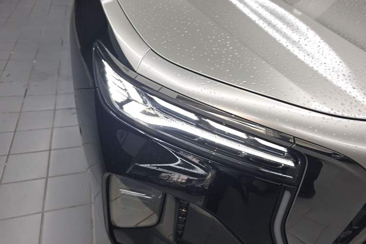 Used Hongqi H9 2025 2.0T Two-Wheel Drive Flagship Private Enjoyment Fashion Edition 5 Seats Right Front Headlight