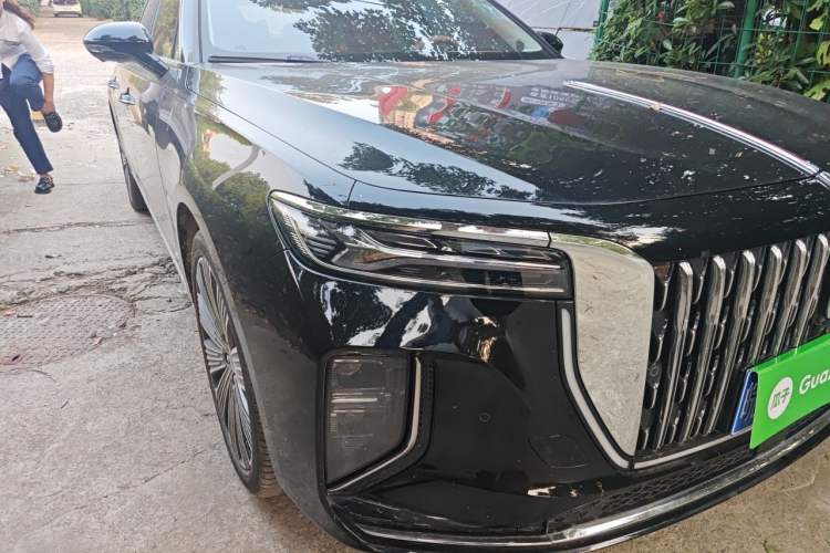 Used Hongqi H9 2025 2.0T Two-Wheel Drive Flagship Luxury Business Edition 5 Seats Right Front Headlight