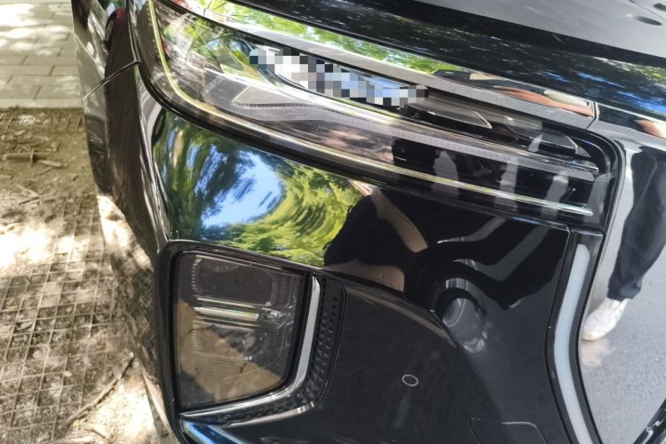 Used Hongqi H9 2025 2.0T Two-Wheel Drive Flagship Luxury Business Edition 5 Seats Right Front Headlight