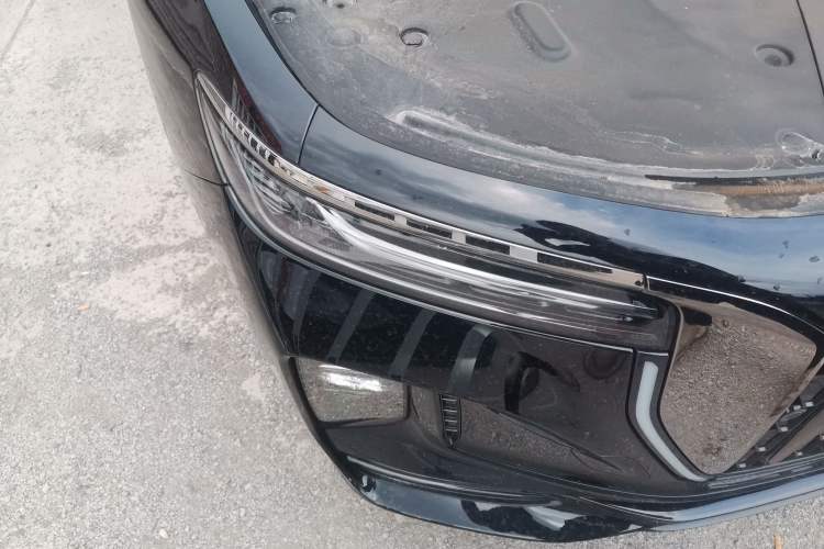 Used Hongqi H9 2025 Model Facelifted 2.0T Two-Wheel Drive Flag-Style Private Enjoyment Fashion Edition, 5 Seats Right Front Headlight