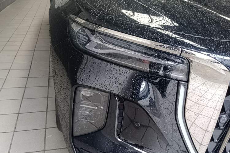 Used Hongqi H9 2025 2.0T Two-Wheel Drive Flagship Private Enjoyment Fashion Edition 5 Seats Right Front Headlight