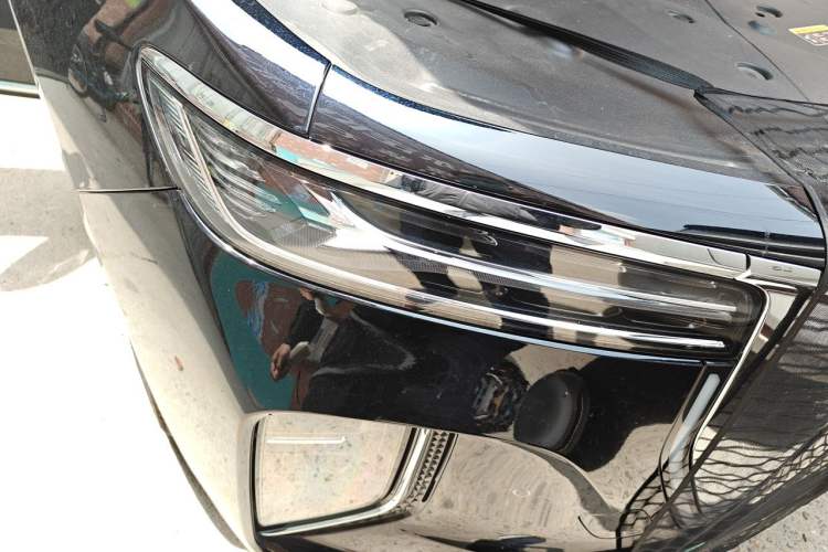 Used Hongqi H9 2025 2.0T Two-Wheel Drive Flagship Luxury Business Edition 5 Seats Right Front Headlight