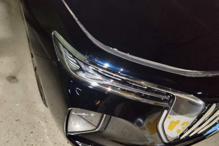 Used Hongqi H9 2025 2.0T Two-Wheel Drive Flagship Luxury Business Edition 5 Seats Right Front Headlight