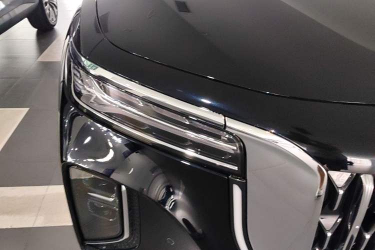 Used Hongqi H9 2025 2.0T Two-Wheel-Drive Flagship Luxury Business Edition 5 Seats Right Front Headlight