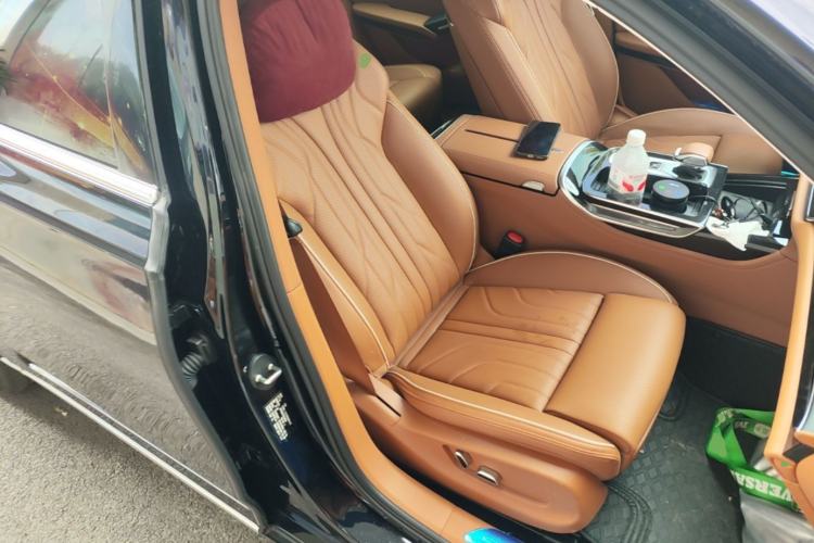 Used Hongqi H9 2025 Model Facelifted 2.0T Two-Wheel Drive Flag-Style Luxury Business Edition, 5 Seats Right Front Seat