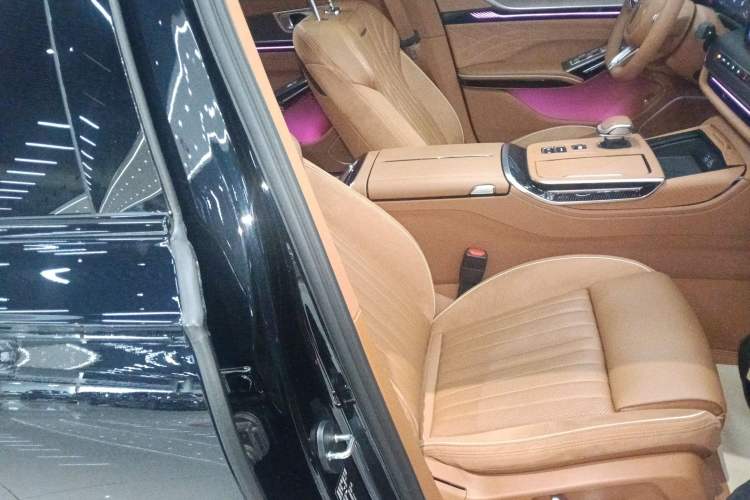 Used Hongqi H9 2025 Model Facelifted 2.0T Two-Wheel Drive Flag-Style Private Enjoyment Fashion Edition, 5 Seats Right Front Seat