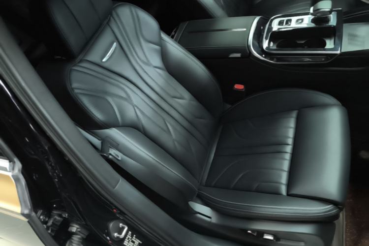 Used Hongqi H9 2025 Model Facelifted 2.0T Two-Wheel Drive Flag-Style Luxury Business Edition, 5 Seats Right Front Seat