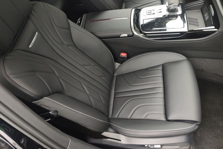 Used Hongqi H9 2025 2.0T Two-Wheel Drive Flagship Luxury Business Edition 5 Seats Right Front Seat