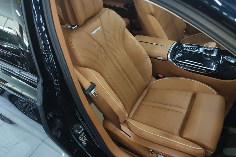 Used Hongqi H9 2025 2.0T Two-Wheel-Drive Flagship Private Enjoyment Style 5 Seats Right Front Seat