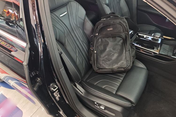 Used Hongqi H9 2025 Model Facelifted 2.0T Two-Wheel Drive Flag-Style Luxury Business Edition, 5 Seats Right Front Seat