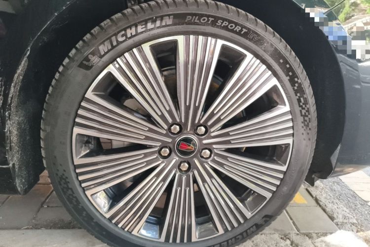 Used Hongqi H9 2025 2.0T Two-Wheel Drive Flagship Luxury Business Edition 5 Seats Right Front Wheel Hub
