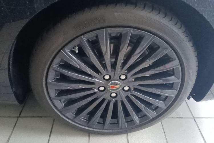 Used Hongqi H9 2025 2.0T Two-Wheel Drive Flagship Private Enjoyment Fashion Edition 5 Seats Right Front Wheel Hub