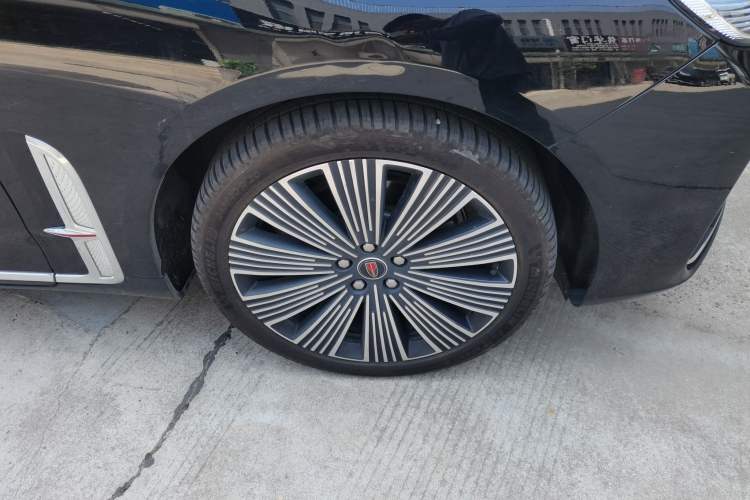 Used Hongqi H9 2025 Model Facelifted 2.0T Two-Wheel Drive Flag-Style Luxury Business Edition, 5 Seats Right Front Wheel Hub