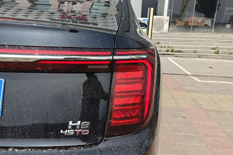 Used Hongqi H9 2025 2.0T Two-Wheel Drive Flagship Luxury Business Edition 5 Seats Right Rear Taillight