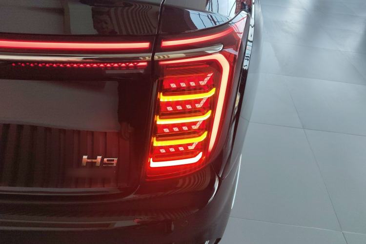 Used Hongqi H9 2025 2.0T Two-Wheel-Drive Flagship Private Enjoyment Style 5 Seats Right Rear Taillight