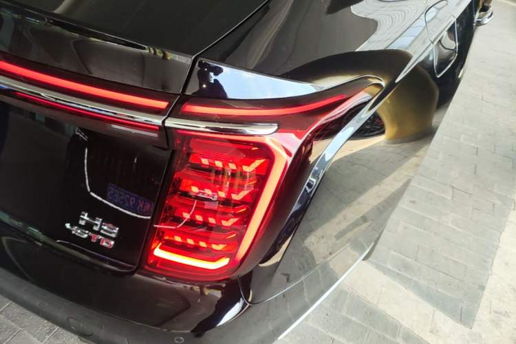 Used Hongqi H9 2025 Model Facelifted 2.0T Two-Wheel Drive Flag-Style Luxury Business Edition, 5 Seats Right Rear Taillight