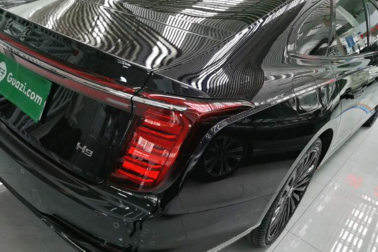 Used Hongqi H9 2025 2.0T Two-Wheel-Drive Flagship Private Enjoyment Style 5 Seats Right Rear Taillight