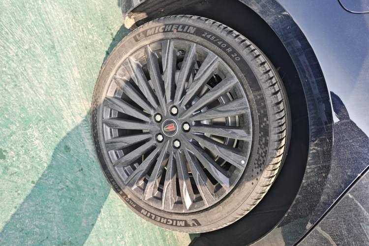 Used Hongqi H9 2025 2.0T Two-Wheel-Drive Flagship Private Enjoyment Style 5 Seats Right Rear Wheel Hub