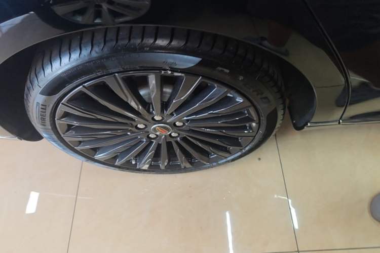 Used Hongqi H9 2025 2.0T Two-Wheel-Drive Flagship Private Enjoyment Style 5 Seats Right Rear Wheel Hub