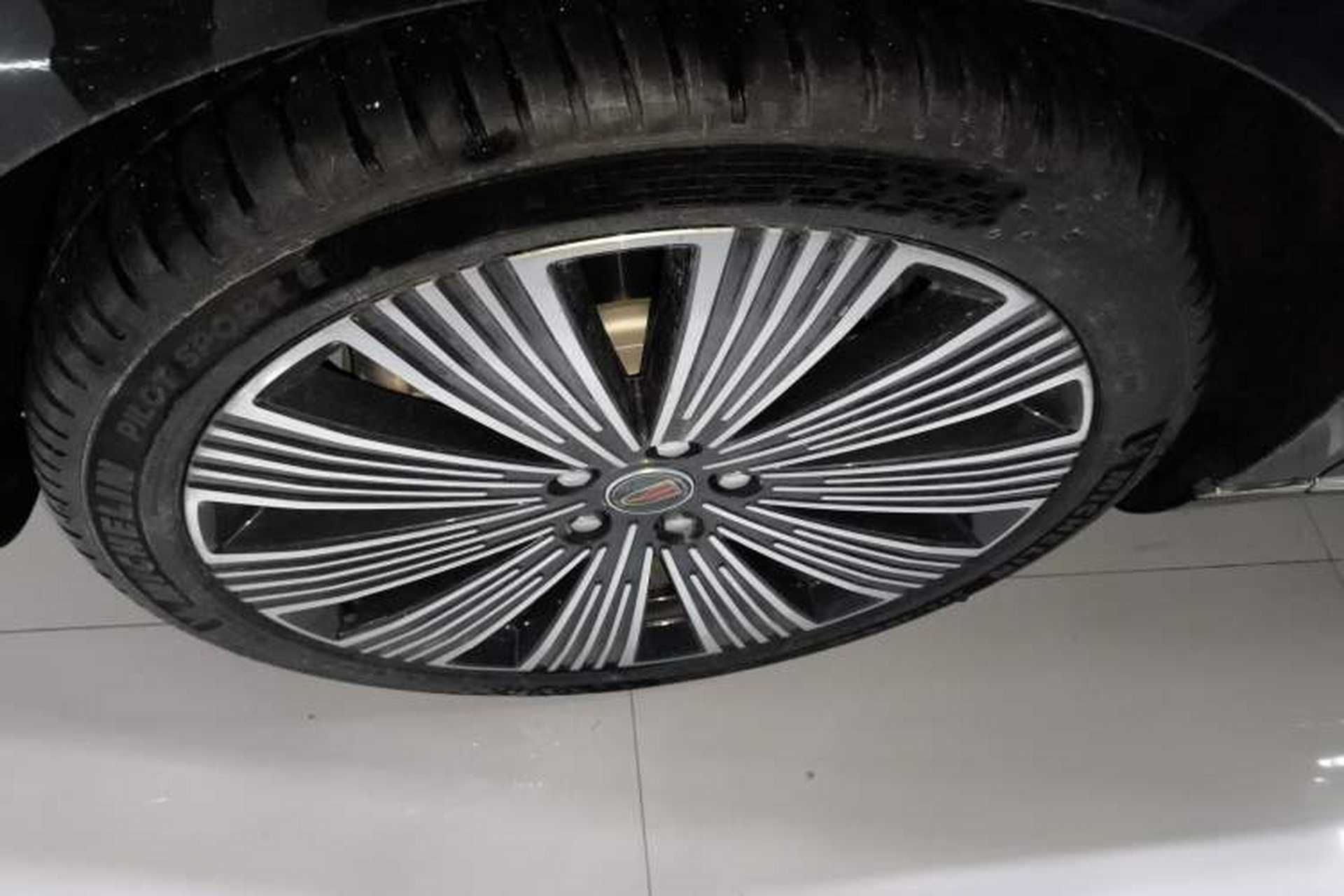 Used Hongqi H9 2025 2.0T Two-Wheel Drive Flagship Luxury Business Edition 5 Seats Right Rear Wheel Hub