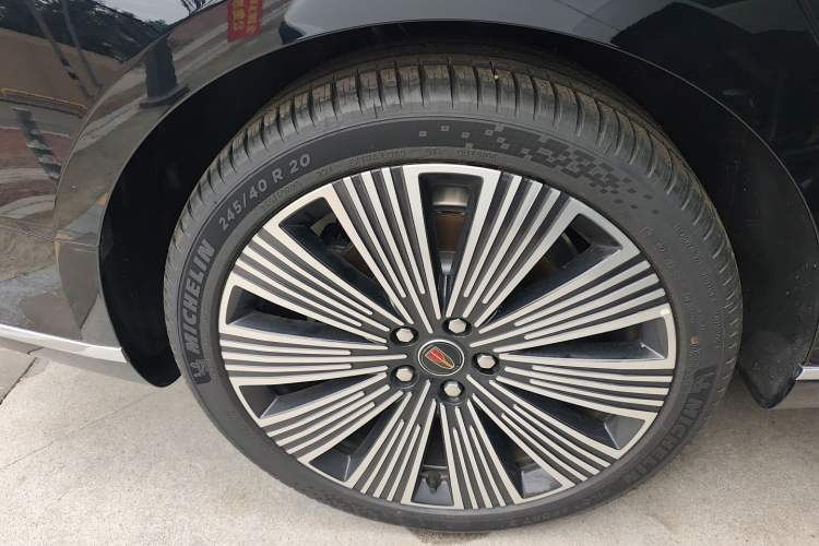 Used Hongqi H9 2025 2.0T Two-Wheel Drive Flagship Luxury Business Edition 5 Seats Right Rear Wheel Hub