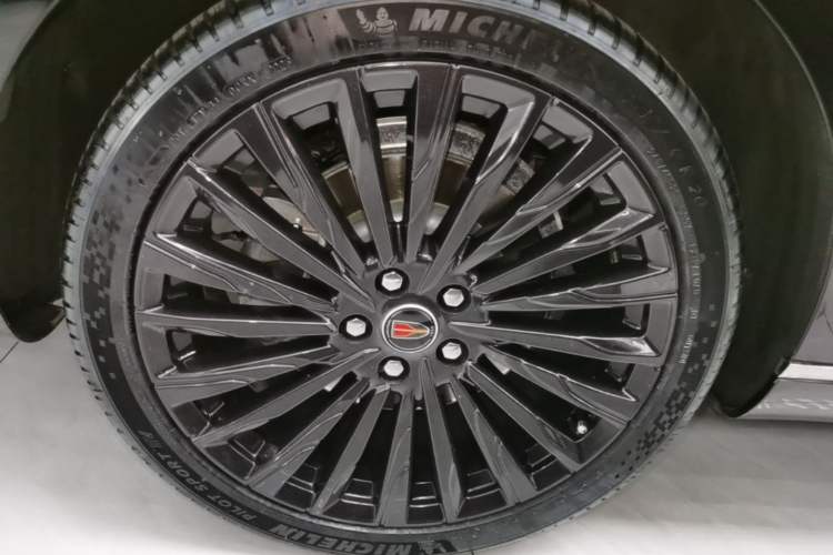 Used Hongqi H9 2025 2.0T Two-Wheel-Drive Flagship Private Enjoyment Style 5 Seats Right Rear Wheel Hub