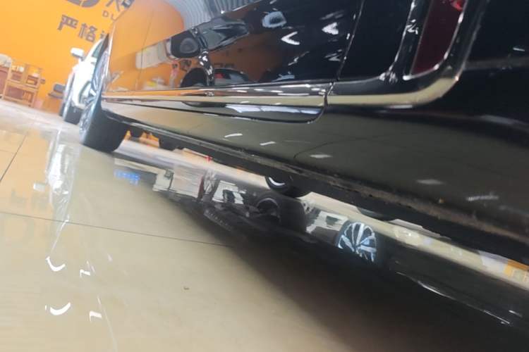 Used Hongqi H9 2025 2.0T Two-Wheel-Drive Flagship Private Enjoyment Style 5 Seats Right Side Sill